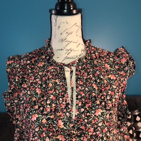 NWT BB Dakota Ditsy Top - Picture 2 of 8